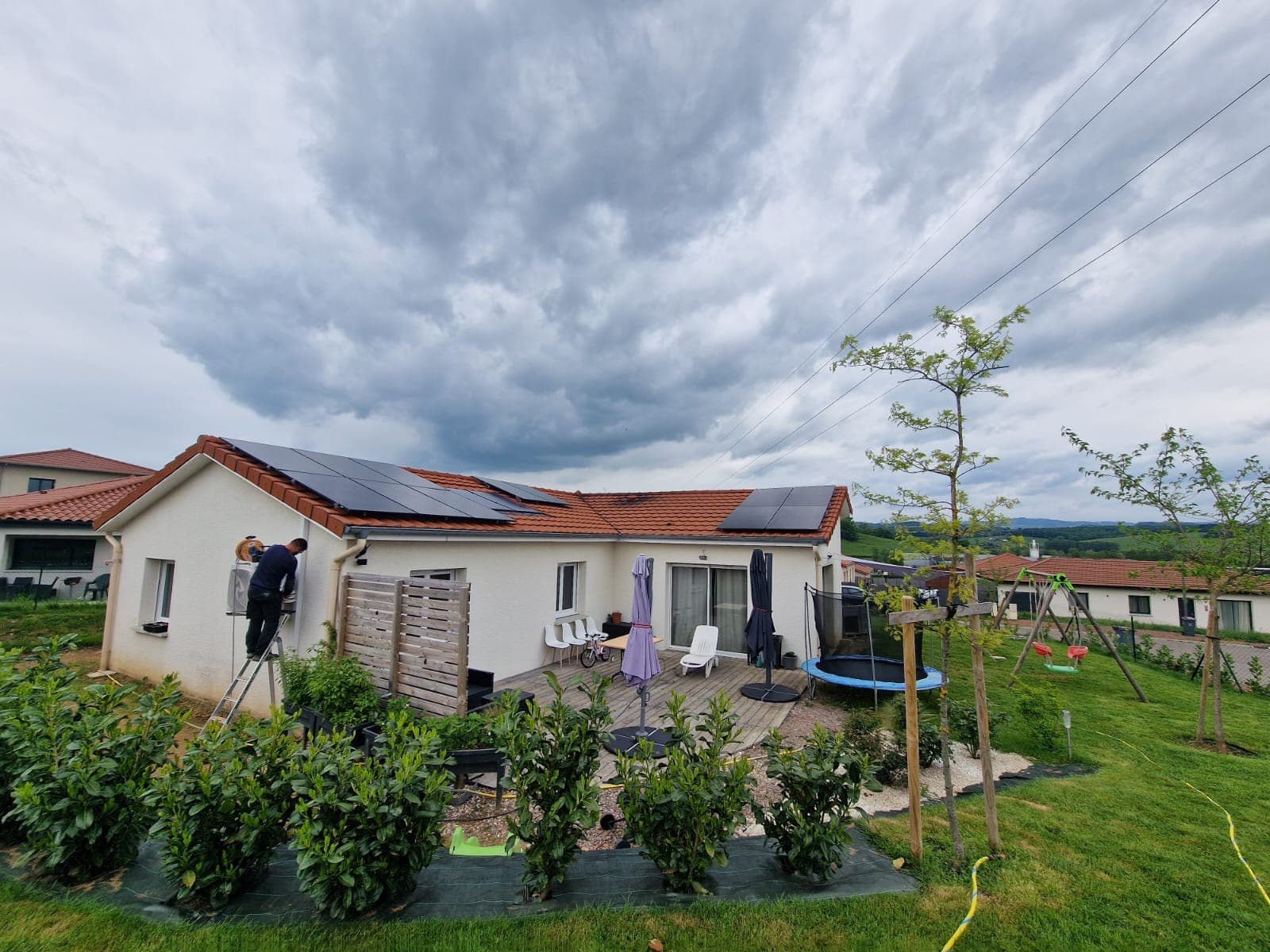 Installation photovoltaïque de 6.0 kWc + Bisplits & chauffe-eau thermodynamique Atlantic à Charlieu